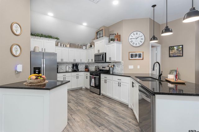 16210 Crossing Circle, Lindale, TX 75771