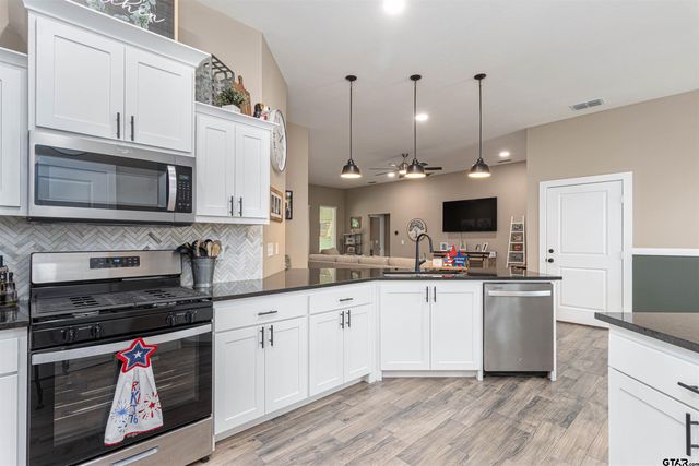 16210 Crossing Circle, Lindale, TX 75771