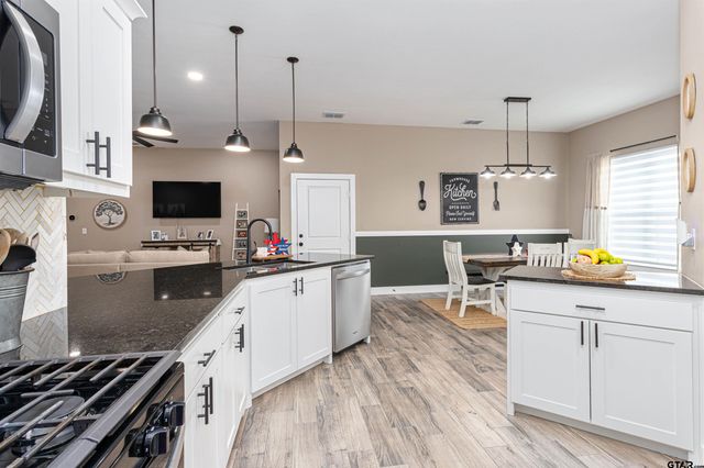 16210 Crossing Circle, Lindale, TX 75771
