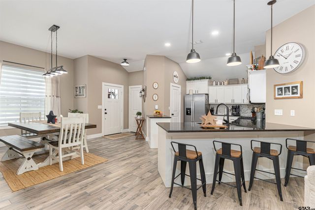 16210 Crossing Circle, Lindale, TX 75771