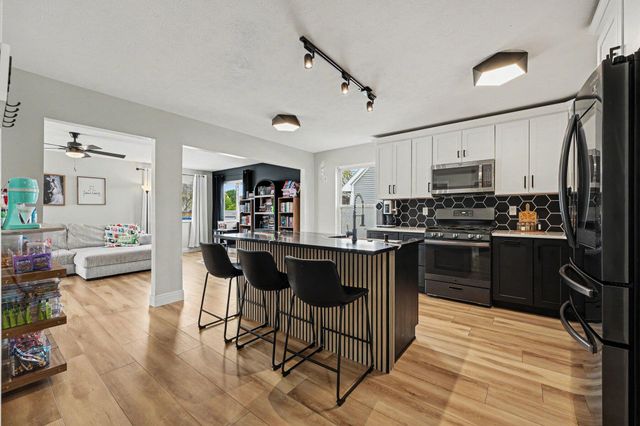 1774 Danvers Parkway, Valparaiso, IN 46385