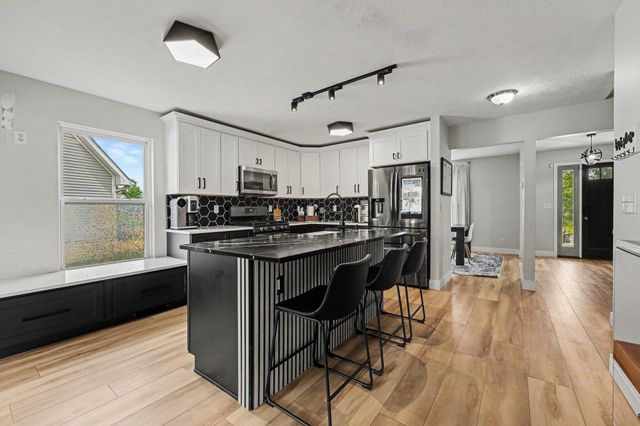 1774 Danvers Parkway, Valparaiso, IN 46385