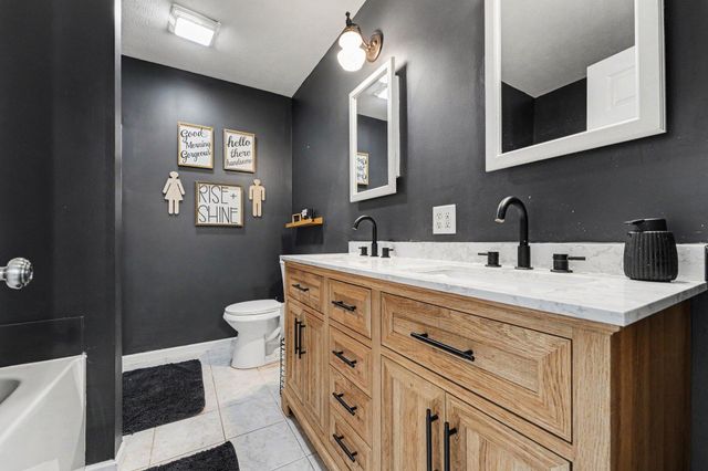 1774 Danvers Parkway, Valparaiso, IN 46385