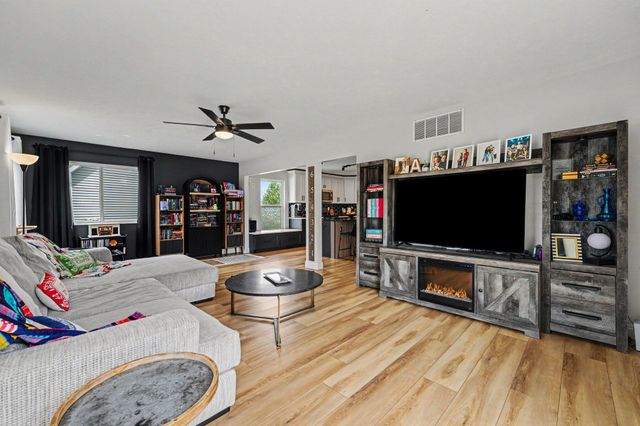 1774 Danvers Parkway, Valparaiso, IN 46385