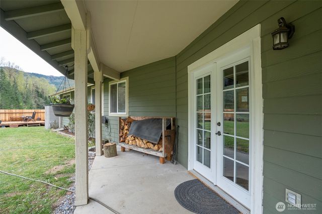 20108 State Route 706 E, Elbe, WA 98330