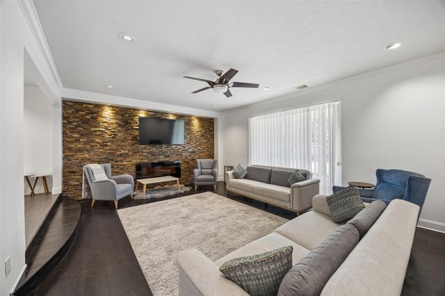 5535 S Braeswood Boulevard, Houston, TX 77096