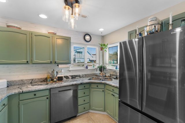 704 43rd Ave. S, North Myrtle Beach, SC 29582