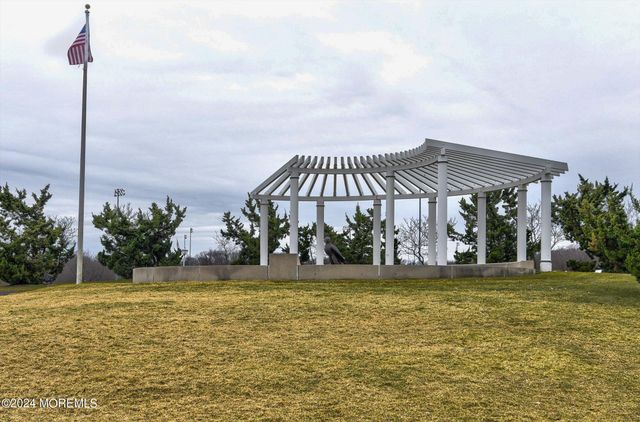 5 Hilltop Avenue, Sayreville, NJ 08879