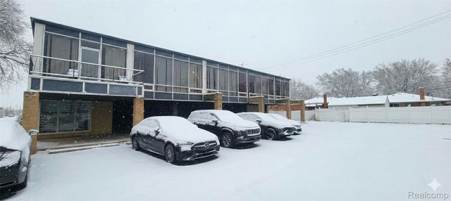 21910 Greenfield Road, Oak Park, MI 48237