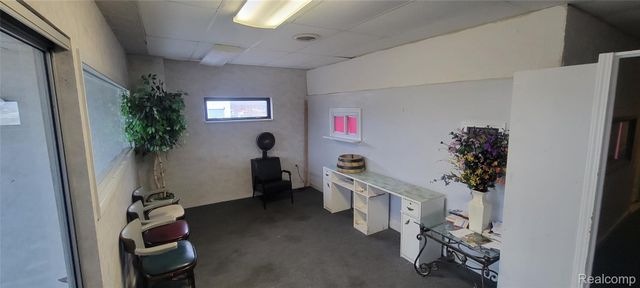 21910 Greenfield Road, Oak Park, MI 48237