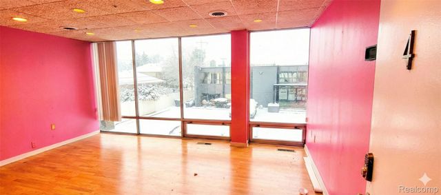 21910 Greenfield Road, Oak Park, MI 48237