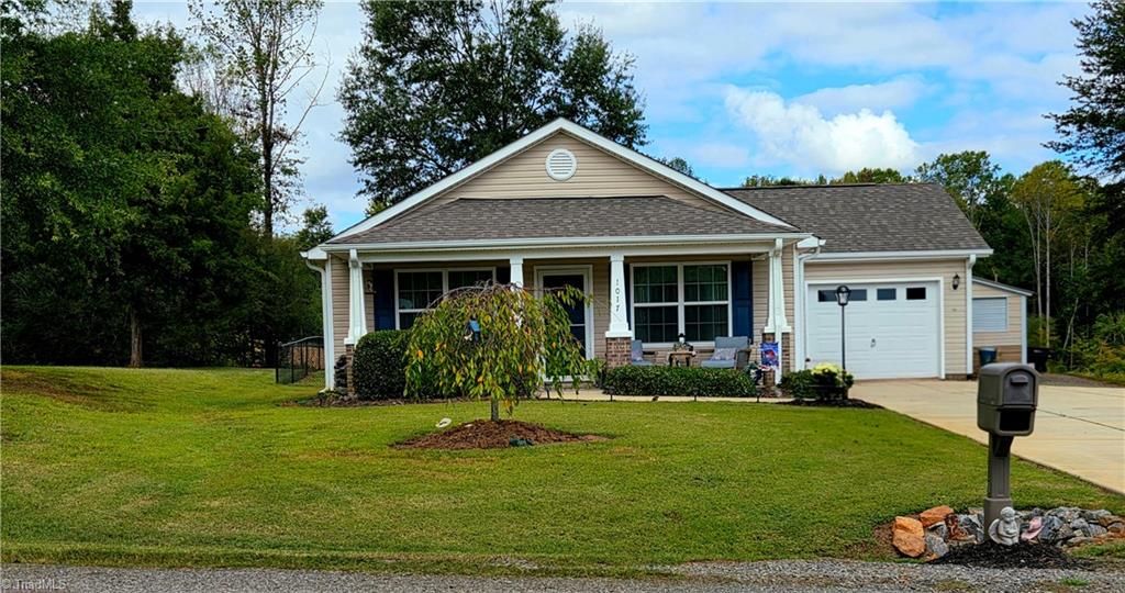 1017 Countryside Lane, Yadkinville, NC 27055