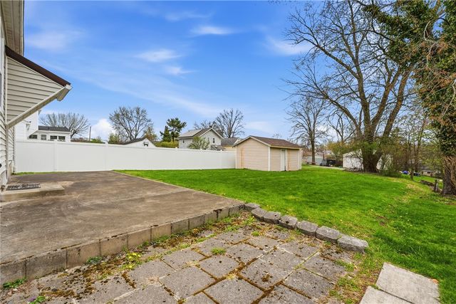 2206 Delaware Ave, New Castle, PA 16105