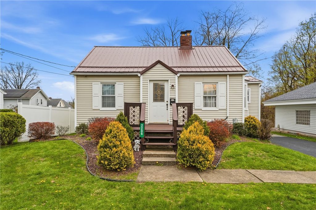 2206 Delaware Ave, New Castle, PA 16105