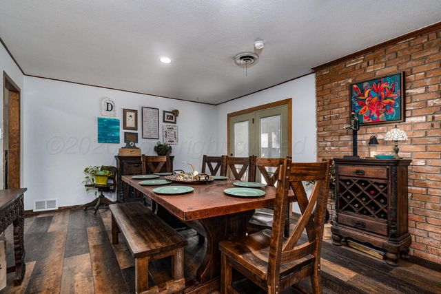 210 Comanche Trail, Tulia, TX 79088