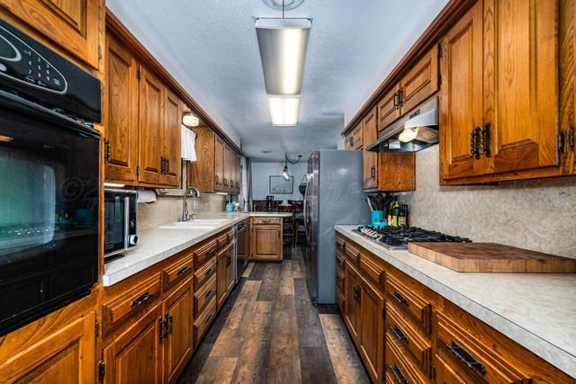 210 Comanche Trail, Tulia, TX 79088