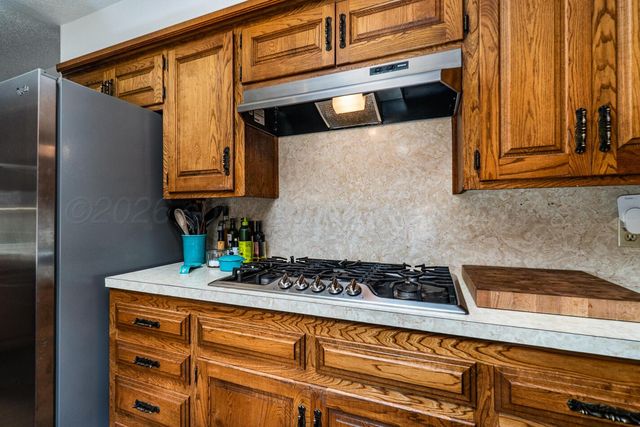 210 Comanche Trail, Tulia, TX 79088