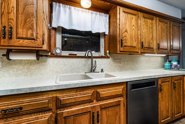 210 Comanche Trail, Tulia, TX 79088