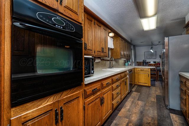 210 Comanche Trail, Tulia, TX 79088