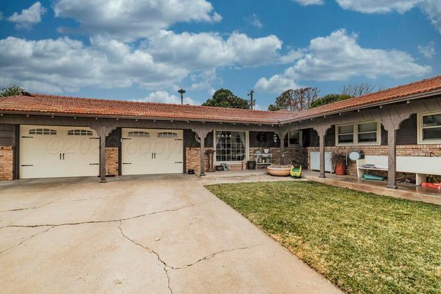 210 Comanche Trail, Tulia, TX 79088