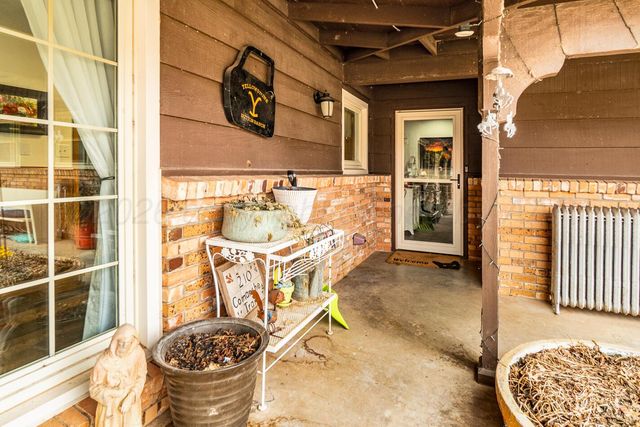 210 Comanche Trail, Tulia, TX 79088