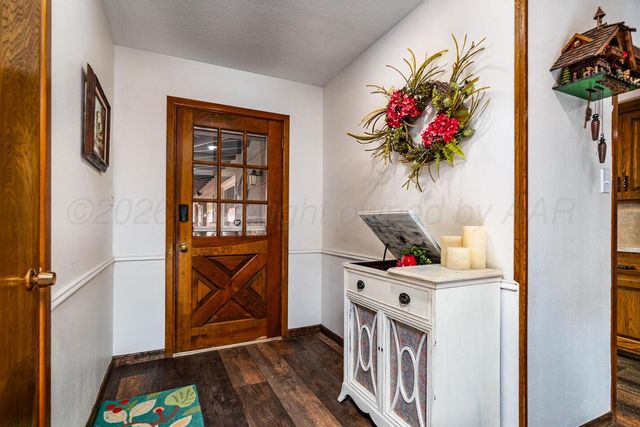 210 Comanche Trail, Tulia, TX 79088