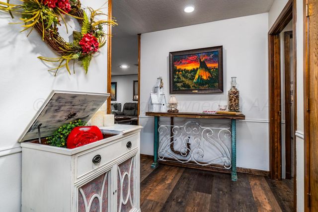 210 Comanche Trail, Tulia, TX 79088