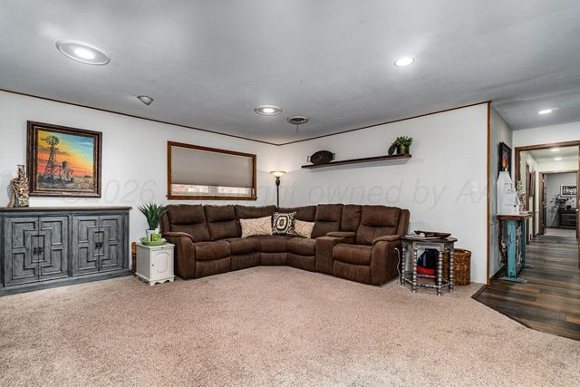 210 Comanche Trail, Tulia, TX 79088