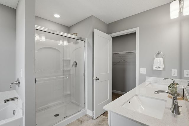 2107 Balsam Way, Lino Lakes, MN 55038