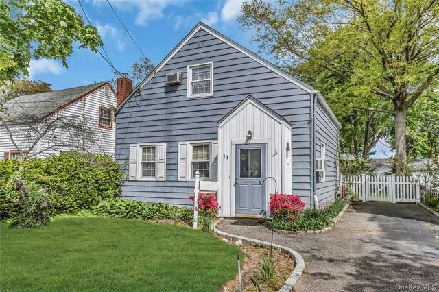 11 Skidmore Place, Valley Stream, NY 11581