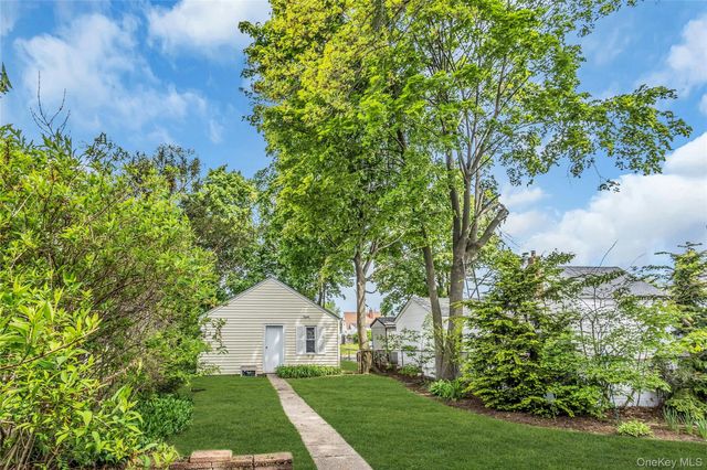 11 Skidmore Place, Valley Stream, NY 11581
