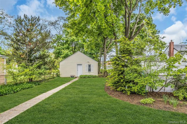 11 Skidmore Place, Valley Stream, NY 11581