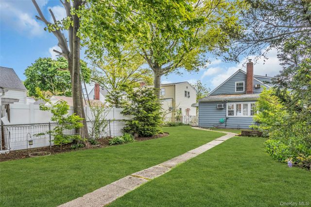 11 Skidmore Place, Valley Stream, NY 11581