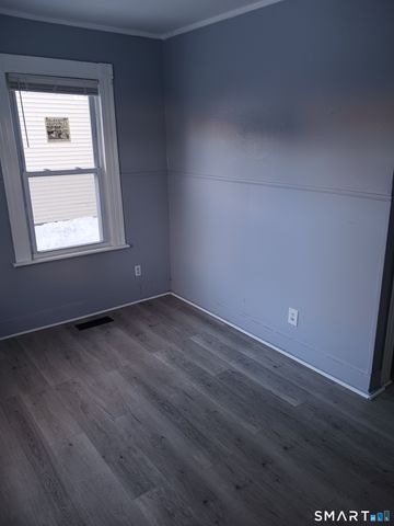 28 Crescent Street 2, Ansonia, CT 06401