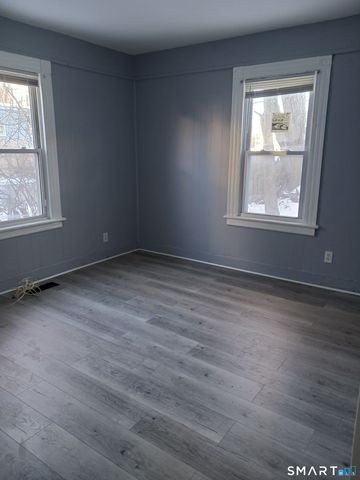 28 Crescent Street 2, Ansonia, CT 06401