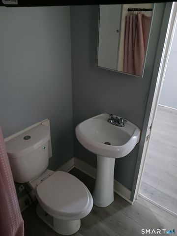 28 Crescent Street 2, Ansonia, CT 06401