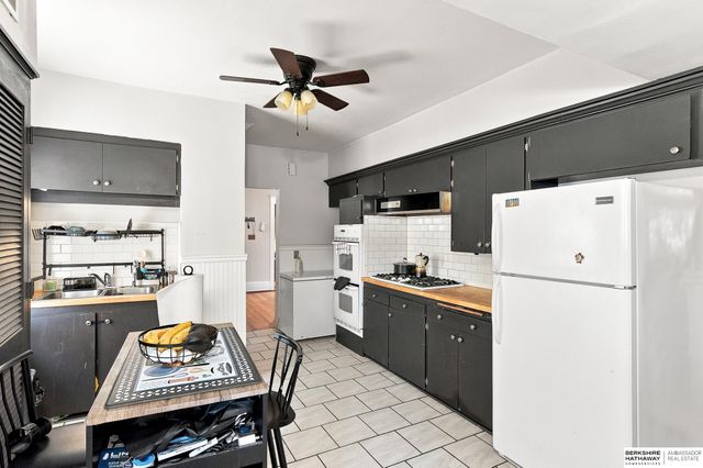 2352 S 35th Avenue, Omaha, NE 68105