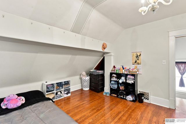 2352 S 35th Avenue, Omaha, NE 68105