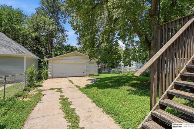 2352 S 35th Avenue, Omaha, NE 68105