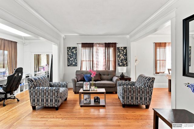 2352 S 35th Avenue, Omaha, NE 68105