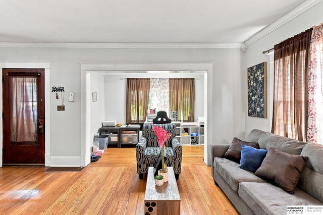 2352 S 35th Avenue, Omaha, NE 68105