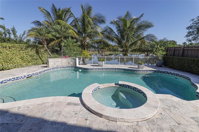 5901 NW 110th Ct, Doral, FL 33178