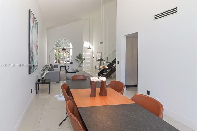 5901 NW 110th Ct, Doral, FL 33178