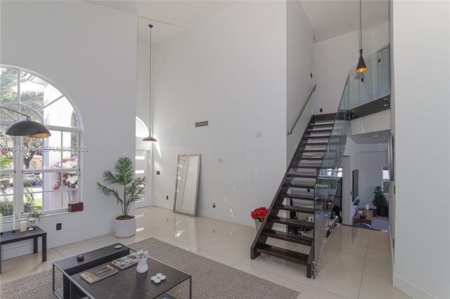 5901 NW 110th Ct, Doral, FL 33178