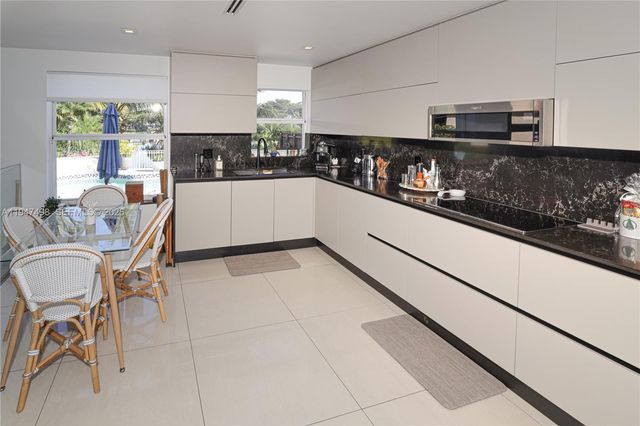 5901 NW 110th Ct, Doral, FL 33178