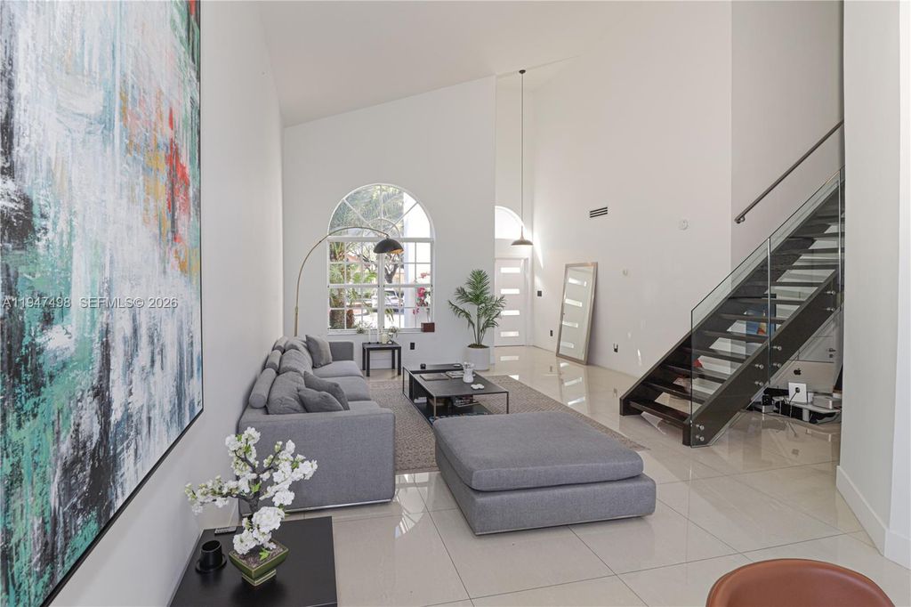 5901 NW 110th Ct, Doral, FL 33178