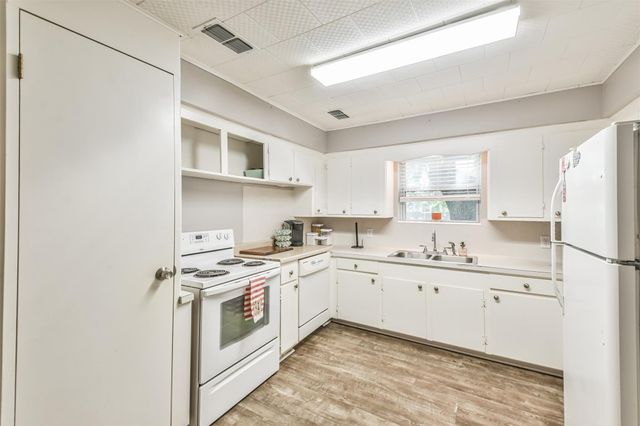 107 Sunset Heights Avenue, Dayton, TX 77535