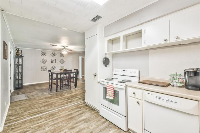 107 Sunset Heights Avenue, Dayton, TX 77535