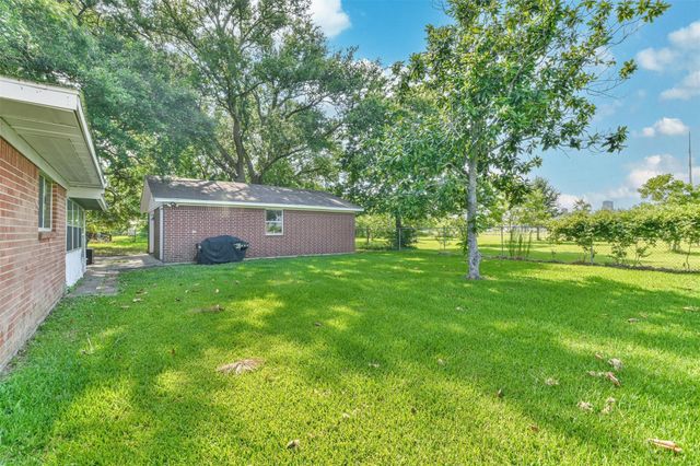 107 Sunset Heights Avenue, Dayton, TX 77535