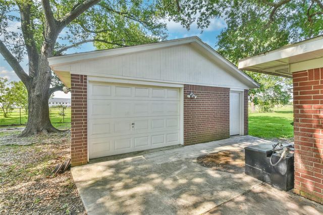 107 Sunset Heights Avenue, Dayton, TX 77535